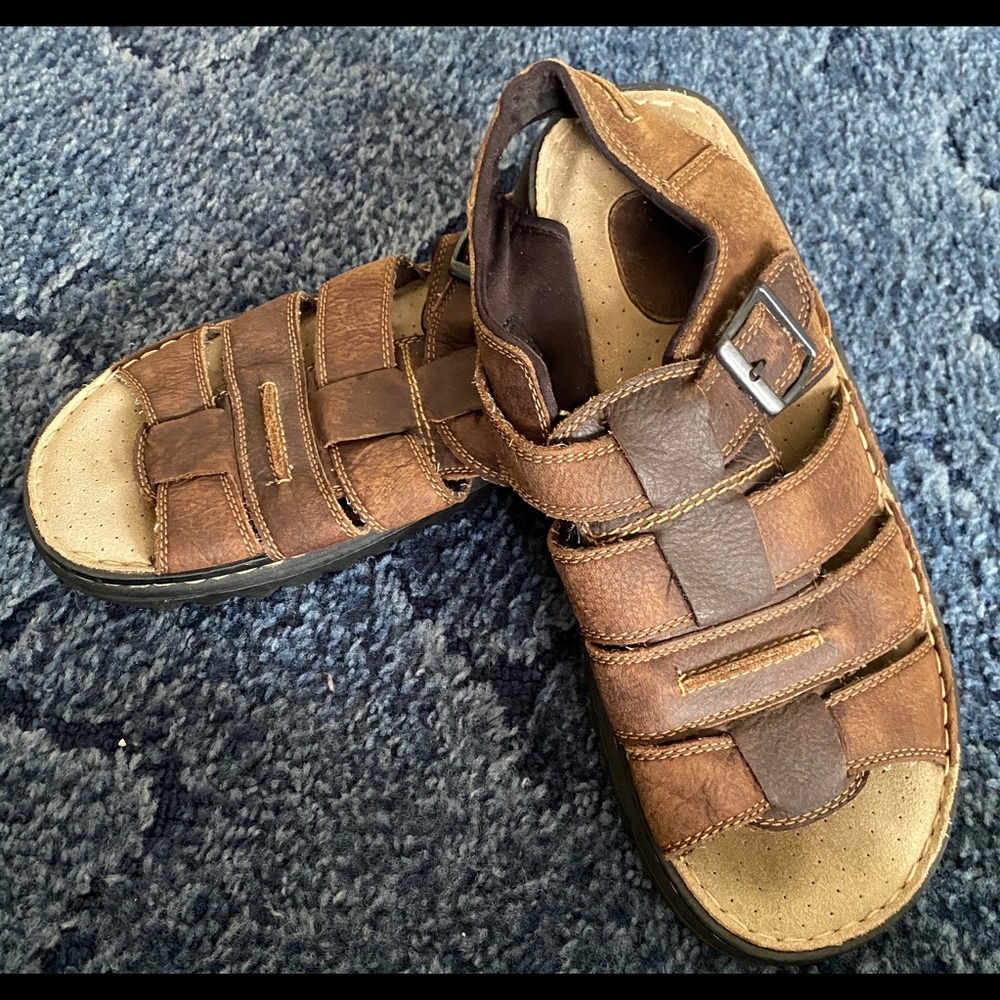 EARTH SHOES Leather open toed sandals size 14